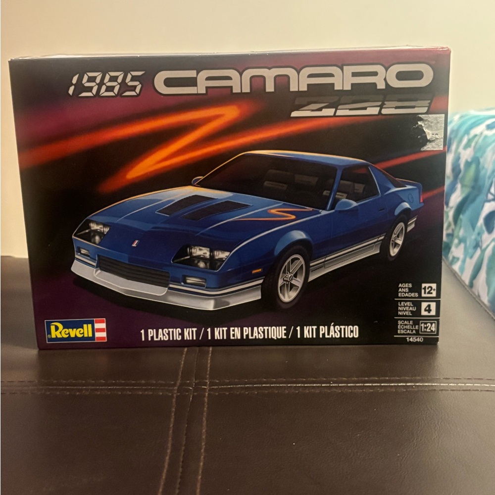 Revell 1:24 1985 Camaro Z28 Model kit